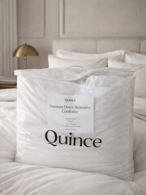 Quince King/Cal King Premium Down Alternative Comforter NEW All Season White